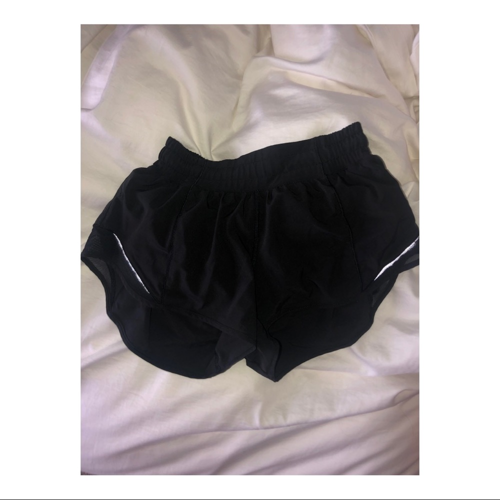 black lulu size 2 hotty hot short 2.5” inseem